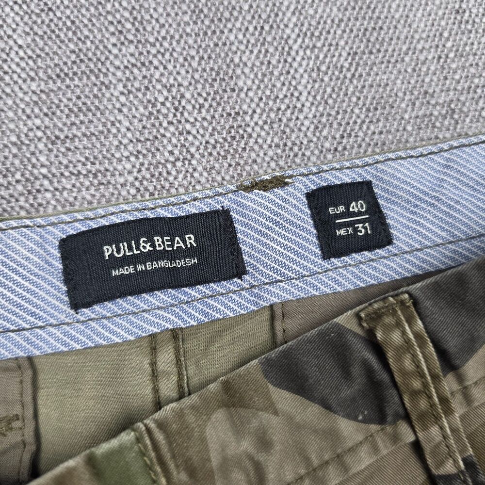 Pull & Bear Mens Chino Shorts Size 31 Green Camo Woodland Flat Front - Picture 3 of 5